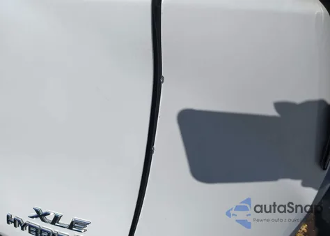 2023 Toyota Sienna Xle z USA, uszkodzony, nr VIN 5TDYRKEC2PS139206